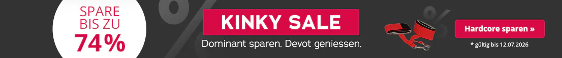 Dunkelgraue Werbegrafik mit rotem „KINKY SALE“-Banner, dem Text „Dominant sparen. Devot geniessen.“ und einem weissen Kreis mit „SPARE BIS ZU 74%“. Rechts der Button „Hardcore sparen »“ und klein der Hinweis „* gültig bis 12.07.2026“.