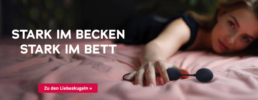 Auf dem Bild liegt eine Frau auf einem rosa Bettlaken und streckt eine Hand nach vorne aus. In ihrer Hand hält sie ein schwarzes Liebeskugeln. In weisser, grosser Schrift steht: „STARK IM BECKEN STARK IM BETT“. Am unteren Rand befindet sich ein roter Button mit der weissen Aufschrift: „Zu den Liebeskugeln »“. Die Szenerie ist weich beleuchtet, mit Fokus auf der ausgestreckten Hand und dem Liebeskugeln darin.