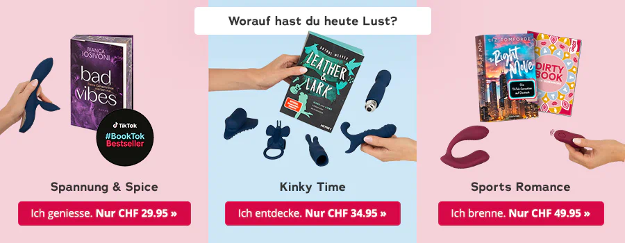 Das Bild zeigt eine Werbeanzeige, in der drei Buch-Pakete abgebildet sind, die preislich aufsteigend gestaffelt sind. Oben steht die Frage „Worauf hast du heute Lust?“. Im ersten Abschnitt werden ein Buch zum Thema „Spannung & Spice“ und ein dunkler Vibrator gezeigt, daneben befindet sich ein roter Button mit der Aufschrift „Ich geniesse. Nur 29,95 €“. Im zweiten Abschnitt ist ein Buch für „Kinky Time“ zusammen mit mehreren blauen Toys dargestellt. Daneben steht ein rotfarbener Button mit „Ich entdecke. Nur 34,95 €“. Im dritten Abschnitt sind ein Buch zum Thema „Sports Romance“ und das Freundebuch „Dirty Book“ sowie ein Toy mit Fernbedienung zu sehen. Daneben befindet sich ein roter Button mit der Aufschrift „Ich brenne. Nur 49,95 €“