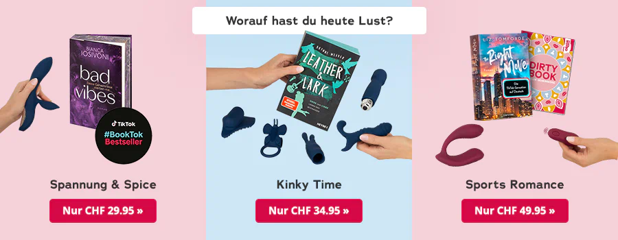 Das Bild zeigt eine Werbeanzeige, in der drei Buch-Pakete abgebildet sind, die preislich aufsteigend gestaffelt sind. Oben steht die Frage „Worauf hast du heute Lust?“. Im ersten Abschnitt werden ein Buch zum Thema „Spannung & Spice“ und ein dunkler Vibrator gezeigt, daneben befindet sich ein roter Button mit der Aufschrift „Nur 29,95 €“. Im zweiten Abschnitt ist ein Buch für „Kinky Time“ zusammen mit mehreren blauen Toys dargestellt. Daneben steht ein rotfarbener Button mit „Nur 34,95 €“. Im dritten Abschnitt sind ein Buch zum Thema „Sports Romance“ und das Freundebuch „Dirty Book“ sowie ein Toy mit Fernbedienung zu sehen. Daneben befindet sich ein roter Button mit der Aufschrift „Nur 49,95 €“