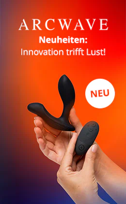 Zwei Hände halten einen schwarzen Arcwave-Masturbator und eine Fernbedienung vor orange-blauem Verlaufshintergrund. Oben steht „ARCWAVE“, „Neuheiten:“ und „Innovation trifft Lust!“, daneben ein weisser Kreis mit „NEU“.