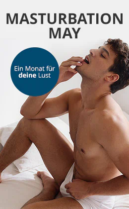 Ein Mann, der oberkörperfrei ist, sitzt auf einem Bett mit weisser Bettwäsche. Er hat geschlossenen Augen und hat seine Hand an seinem Mund. Grossflächig steht der Text: „MASTURBATION MAY – Du suchst noch Toys für ihn?“ Unten befindet sich ein roter Button mit der Aufschrift: „Zur Männertoy-Auswahl»“.