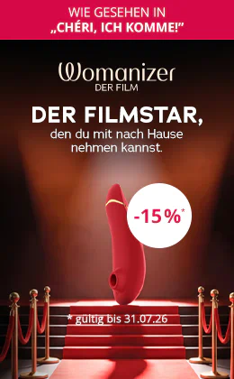 Ein rotes Sexspielzeug steht auf einer beleuchteten Treppe vor warmem, dunklem Hintergrund. Oben steht „WIE GESEHEN IN „CHERI, ICH KOMME!““, dazu „Womanizer DER FILM“, „DER FILMSTAR, den du mit nach Hause nehmen kannst.“ und ein „-15 %“-Siegel. * gültig bis 31.07.2026. Unten ist ein roter Button mit „Hol dir jetzt das Filmprodukt ».