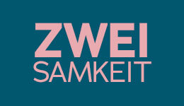 Werbemittel mit einfarbig blauem Hintergrund. In großer rosaner Schrift steht: "Zweisamkeit".